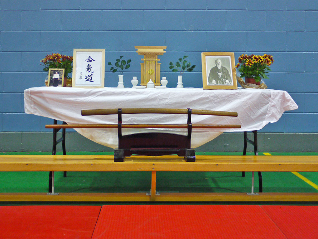 The kamiza with weapons in front